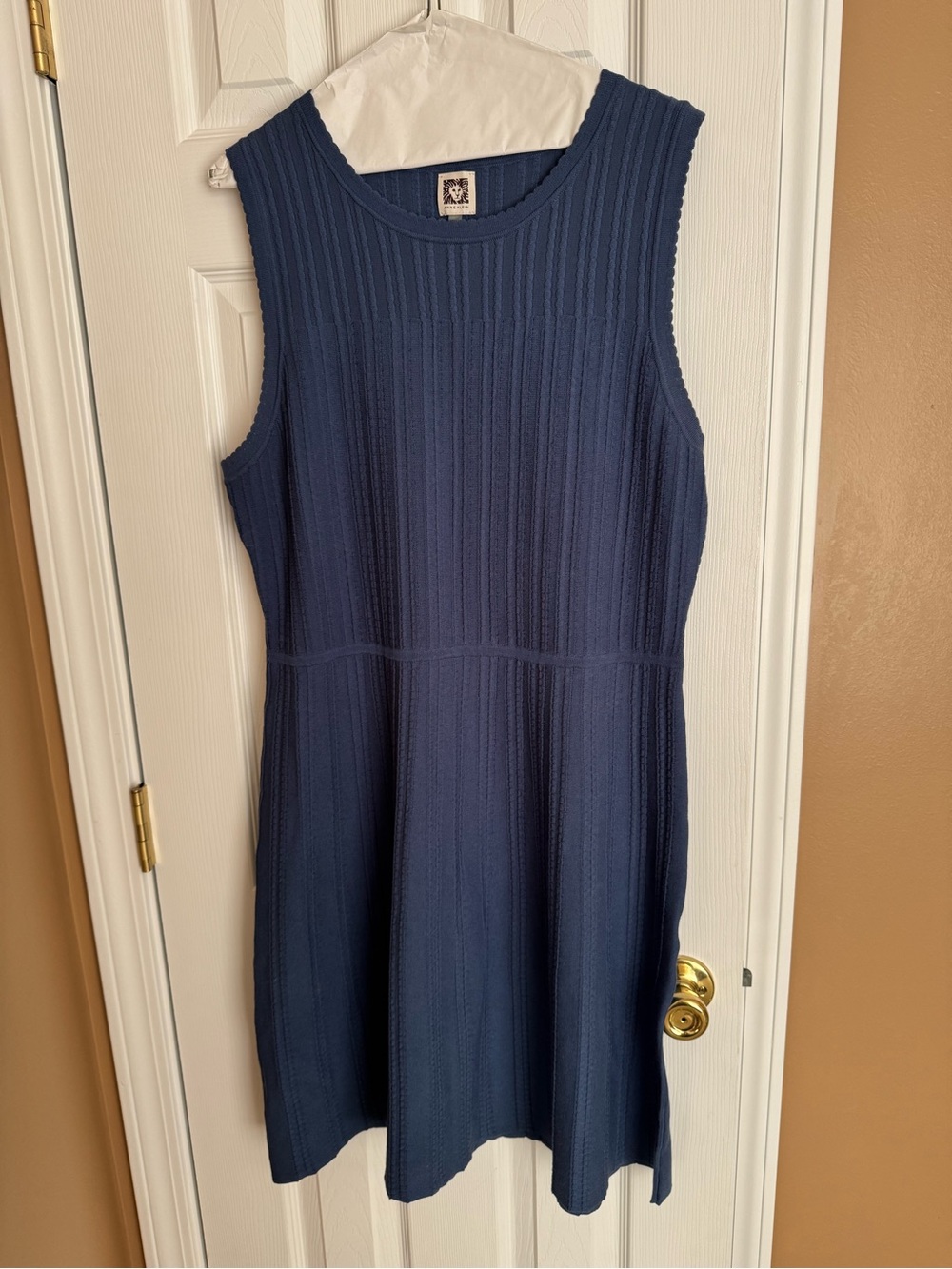 Sweater neckline identification